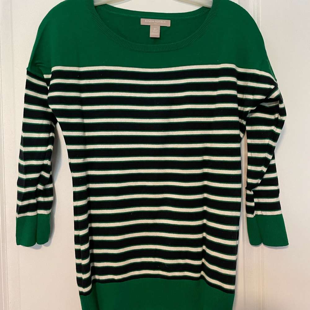 Lightweight sweater. Perfect for spring. Banana republic XS